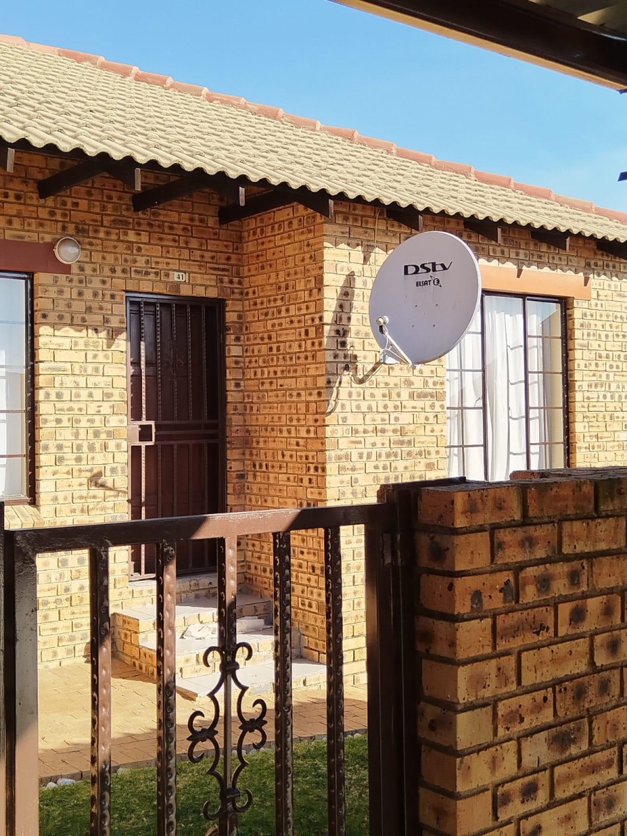 To Let 2 Bedroom Property for Rent in Wilgeheuwel Gauteng