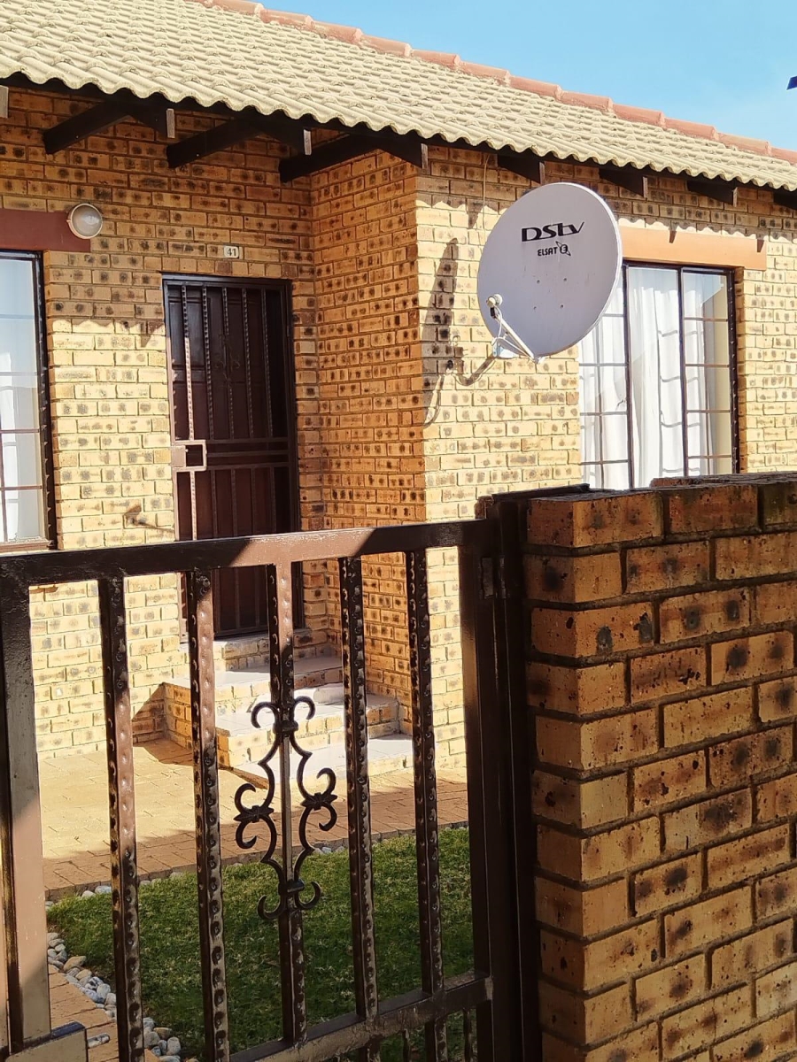 To Let 2 Bedroom Property for Rent in Wilgeheuwel Gauteng