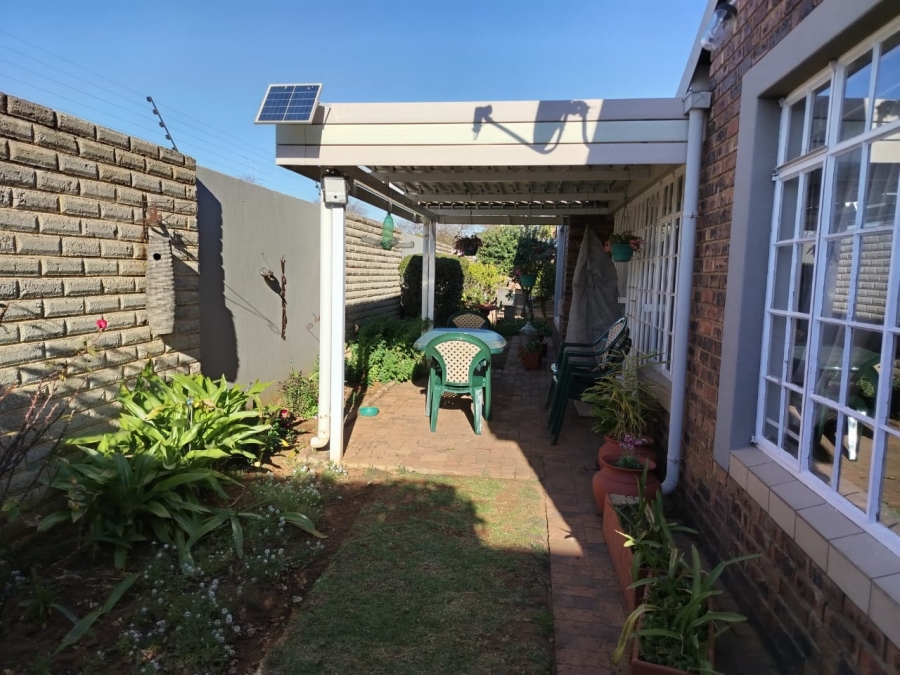 2 Bedroom Property for Sale in Three Rivers East Gauteng