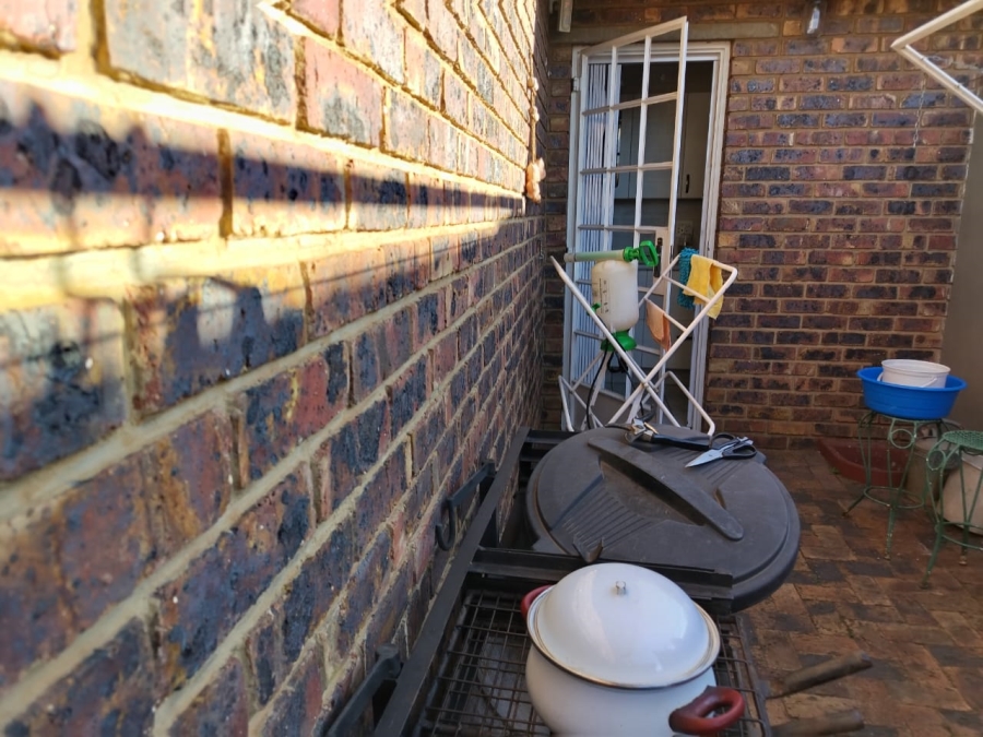 2 Bedroom Property for Sale in Three Rivers East Gauteng