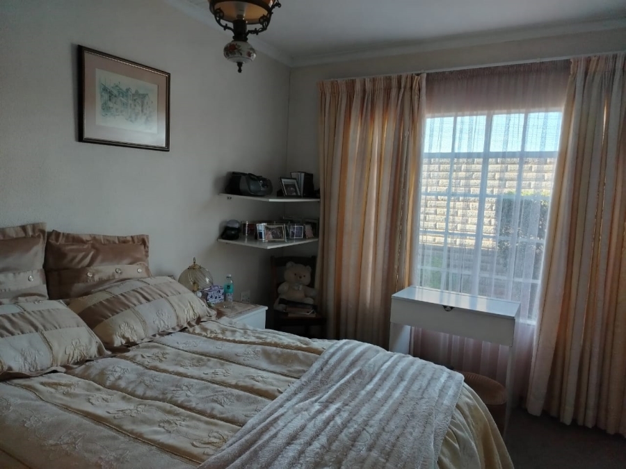 2 Bedroom Property for Sale in Three Rivers East Gauteng