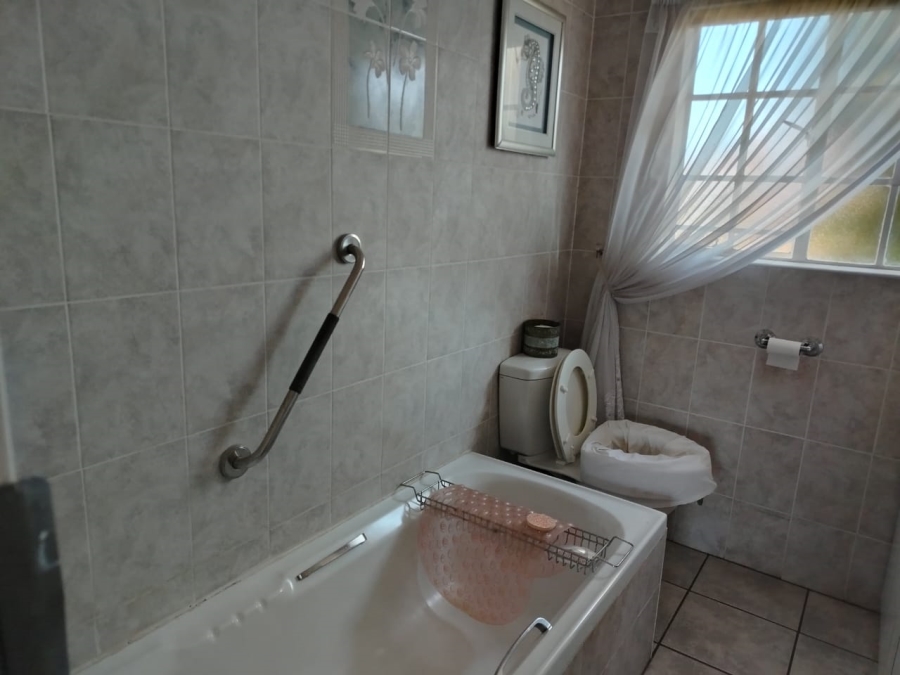 2 Bedroom Property for Sale in Three Rivers East Gauteng