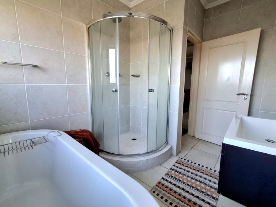 2 Bedroom Property for Sale in Greenstone Hill Gauteng