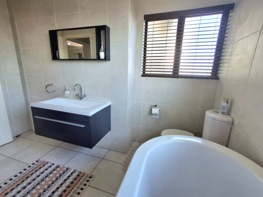 2 Bedroom Property for Sale in Greenstone Hill Gauteng