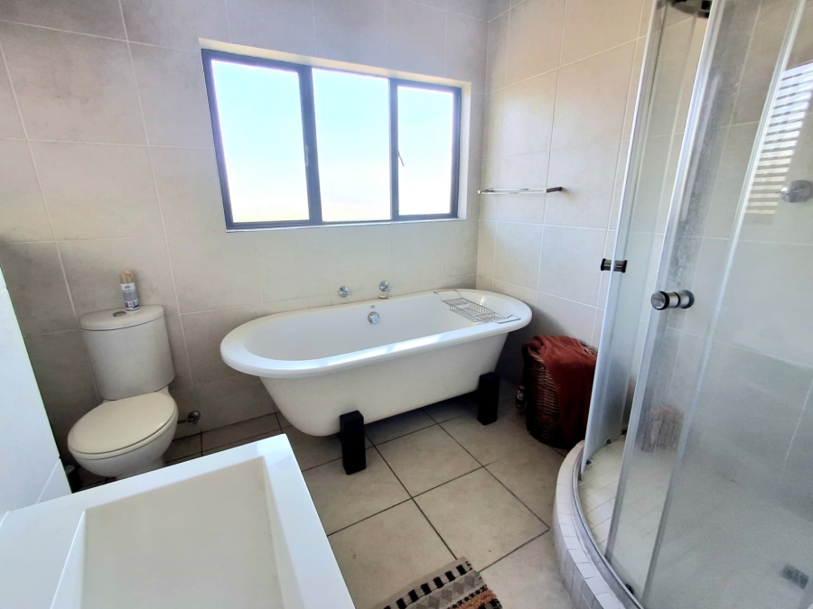 2 Bedroom Property for Sale in Greenstone Hill Gauteng