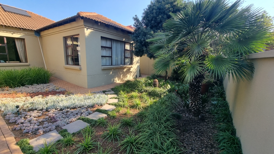 3 Bedroom Property for Sale in Silver Lakes Golf Estate Gauteng
