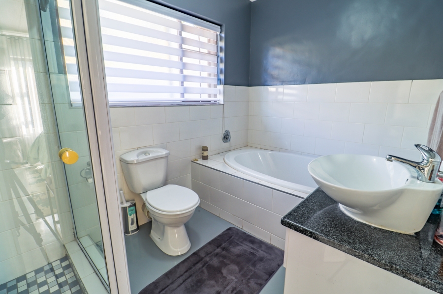 3 Bedroom Property for Sale in Thatchfield Estate Gauteng