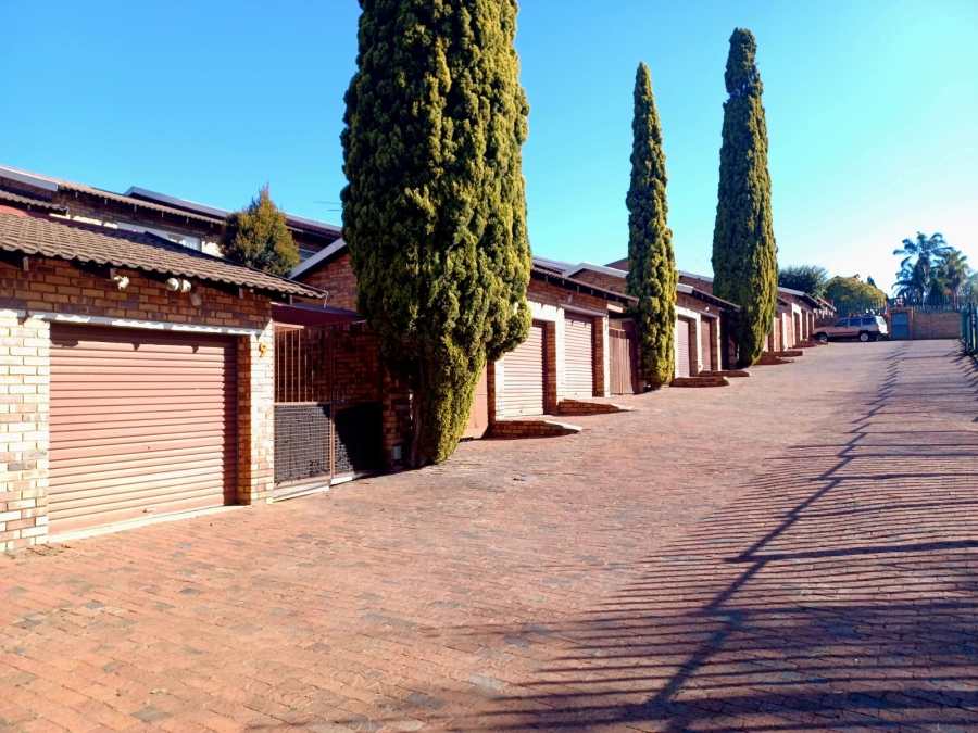 2 Bedroom Property for Sale in Windsor West Gauteng