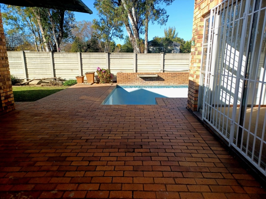 2 Bedroom Property for Sale in Windsor West Gauteng