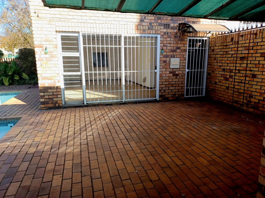2 Bedroom Property for Sale in Windsor West Gauteng