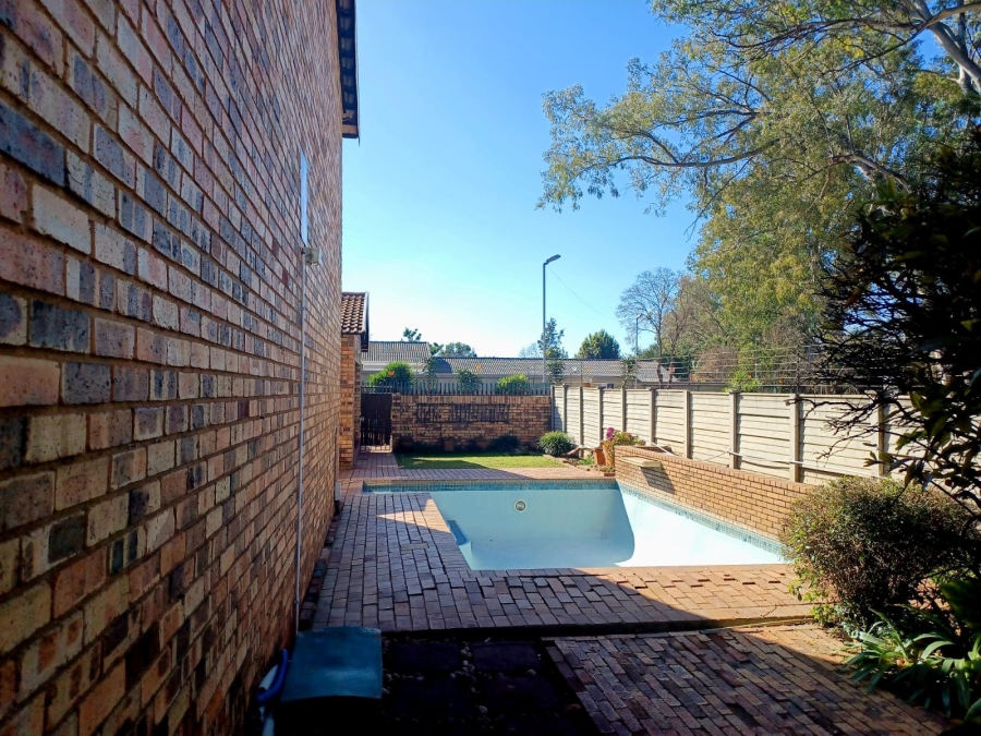 2 Bedroom Property for Sale in Windsor West Gauteng