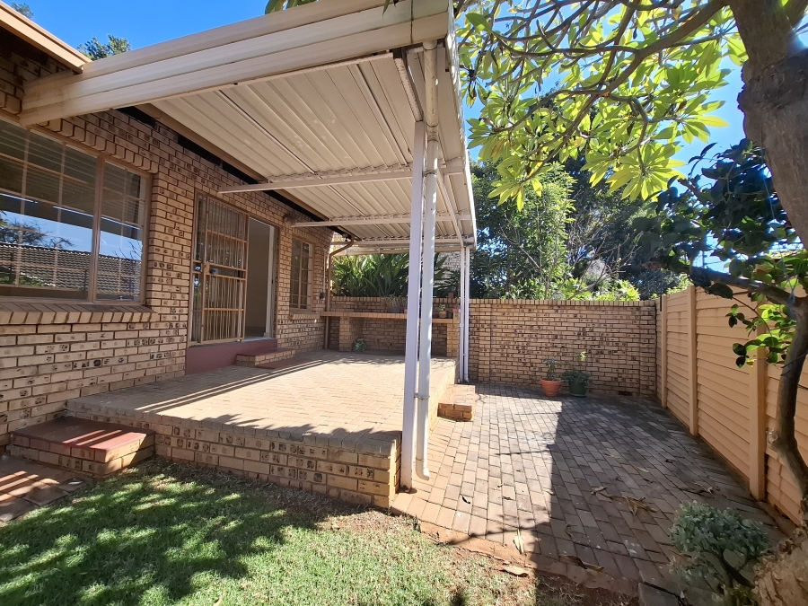 2 Bedroom Property for Sale in Faerie Glen Gauteng