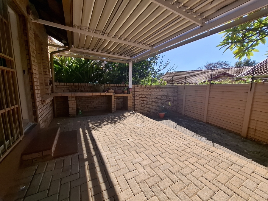 2 Bedroom Property for Sale in Faerie Glen Gauteng