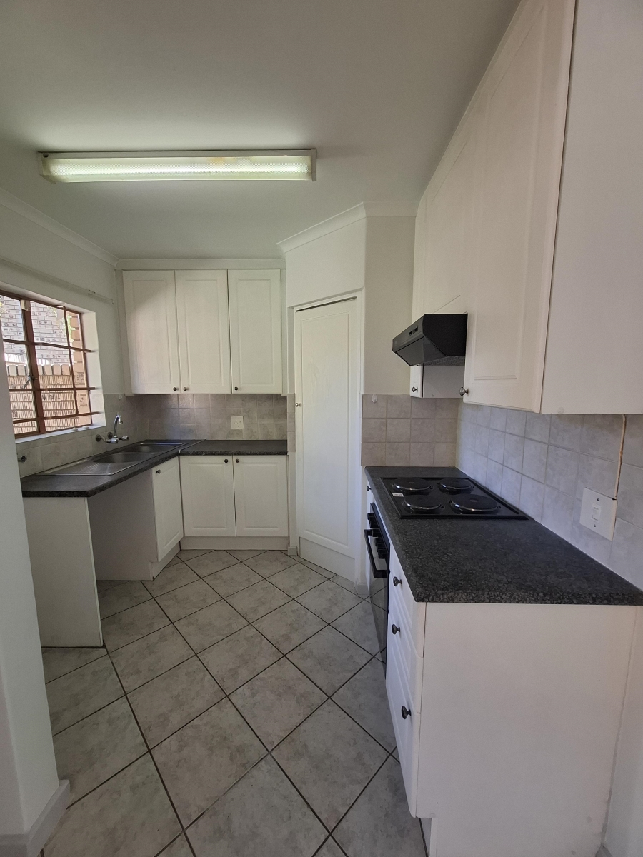 2 Bedroom Property for Sale in Faerie Glen Gauteng