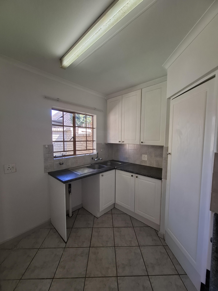 2 Bedroom Property for Sale in Faerie Glen Gauteng