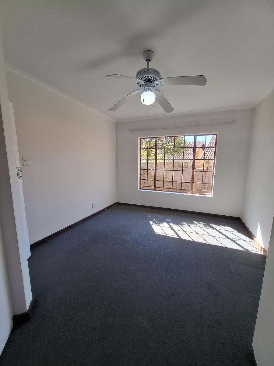 2 Bedroom Property for Sale in Faerie Glen Gauteng