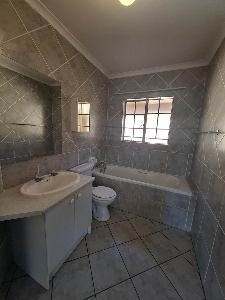 2 Bedroom Property for Sale in Faerie Glen Gauteng