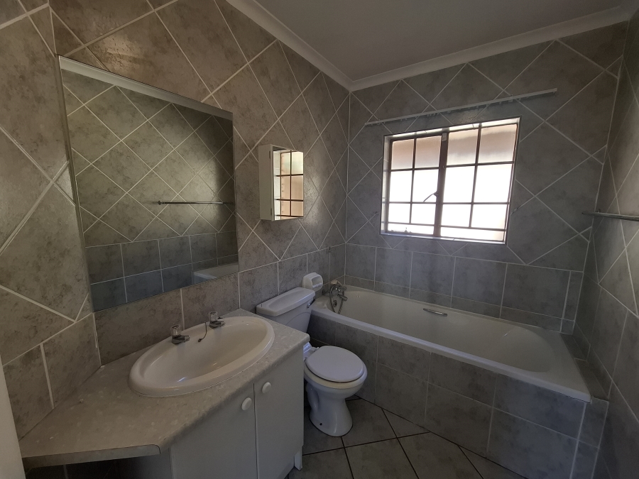 2 Bedroom Property for Sale in Faerie Glen Gauteng