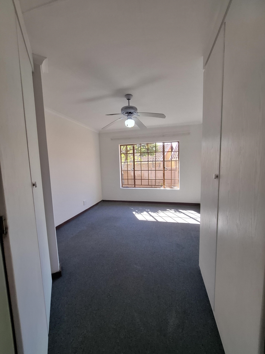 2 Bedroom Property for Sale in Faerie Glen Gauteng