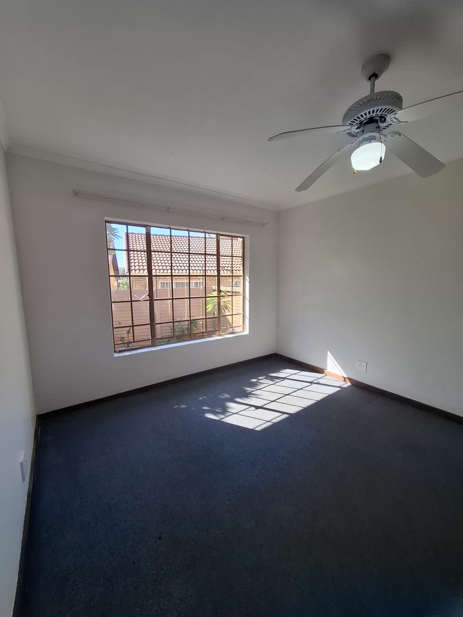 2 Bedroom Property for Sale in Faerie Glen Gauteng