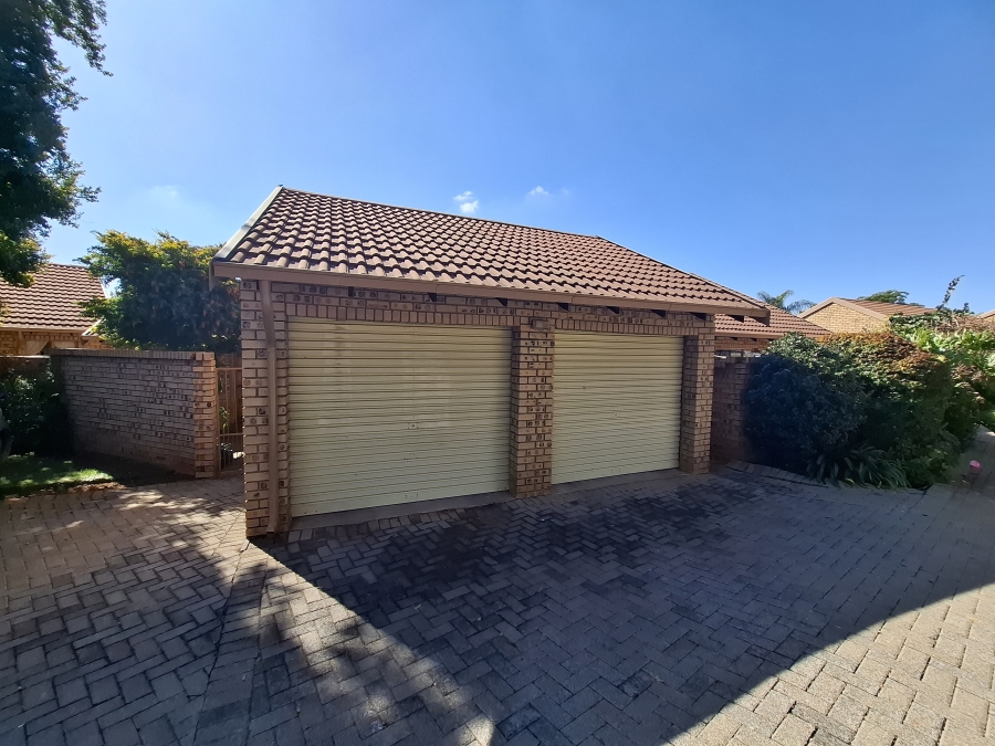 2 Bedroom Property for Sale in Faerie Glen Gauteng