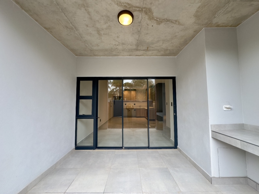 To Let 2 Bedroom Property for Rent in Waterkloof Gauteng