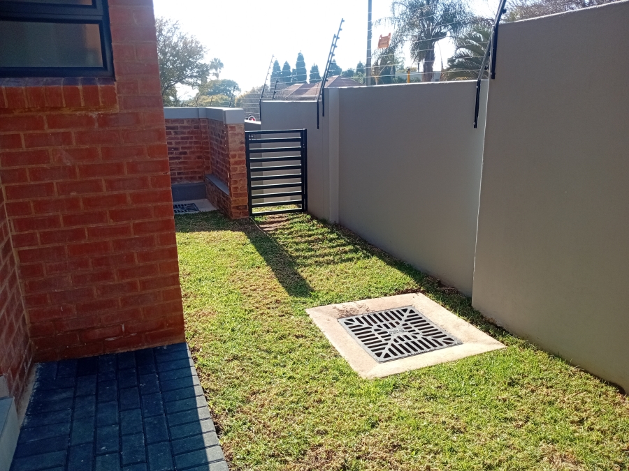To Let 2 Bedroom Property for Rent in Waterkloof Gauteng