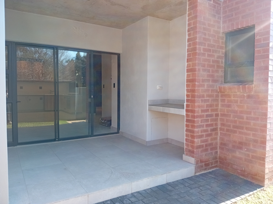 To Let 2 Bedroom Property for Rent in Waterkloof Gauteng