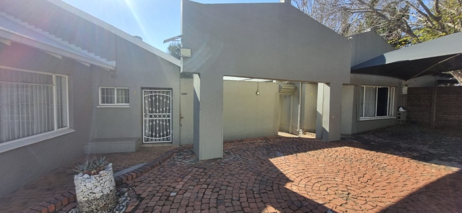 7 Bedroom Property for Sale in Queenswood Gauteng