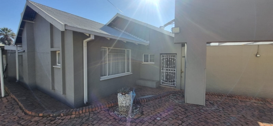 7 Bedroom Property for Sale in Queenswood Gauteng