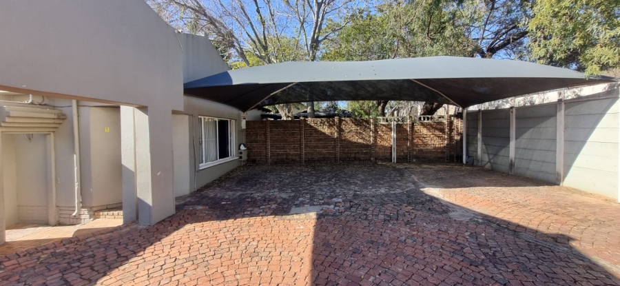 7 Bedroom Property for Sale in Queenswood Gauteng