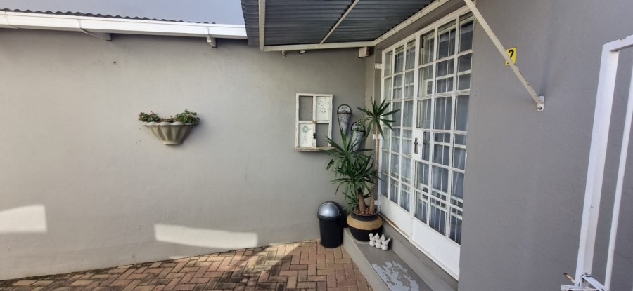 7 Bedroom Property for Sale in Queenswood Gauteng