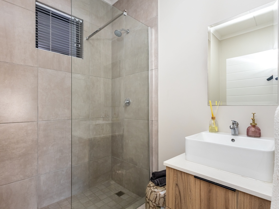 2 Bedroom Property for Sale in Glen Austin Gauteng