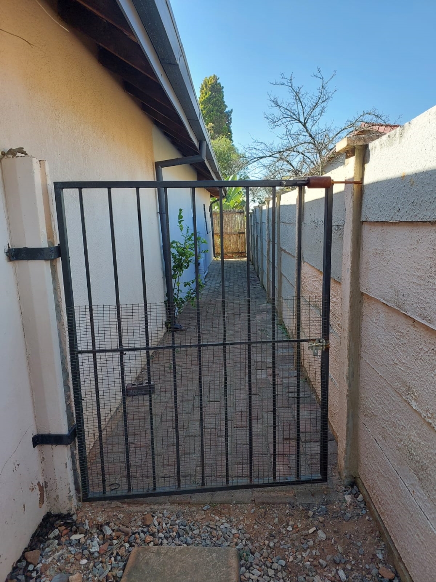 1 Bedroom Property for Sale in Noordheuwel Gauteng