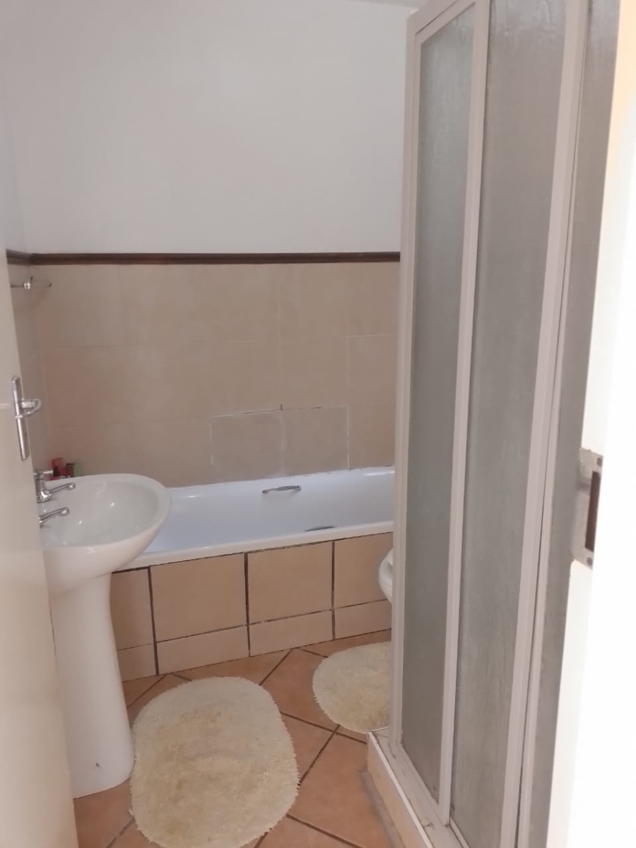 2 Bedroom Property for Sale in Noordwyk Gauteng