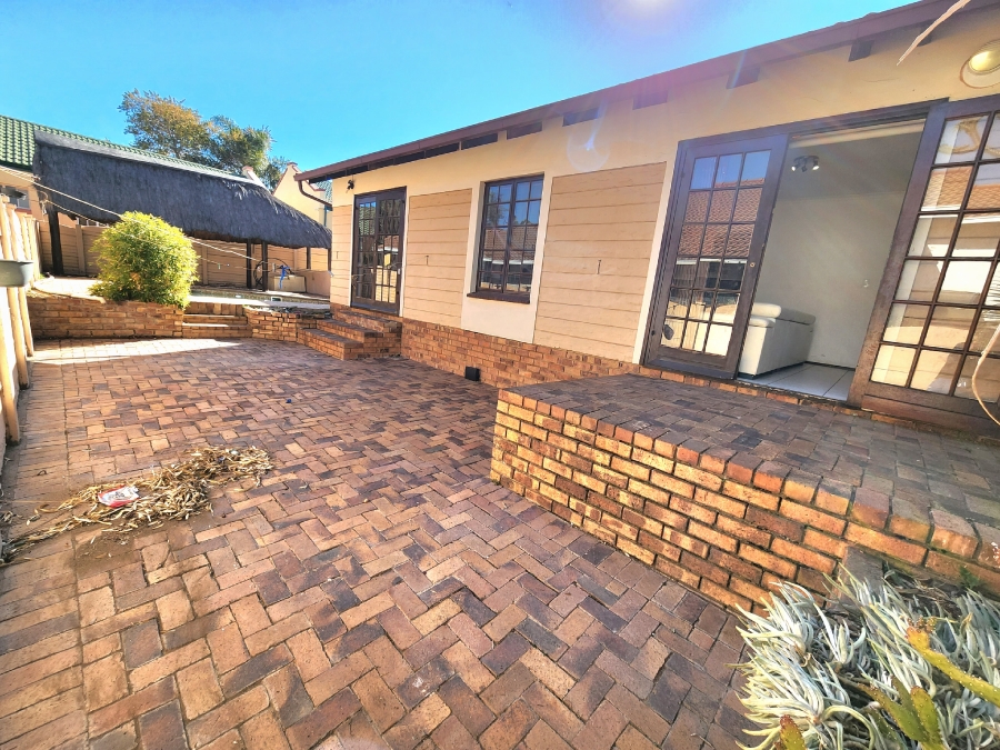 2 Bedroom Property for Sale in Halfway Gardens Gauteng