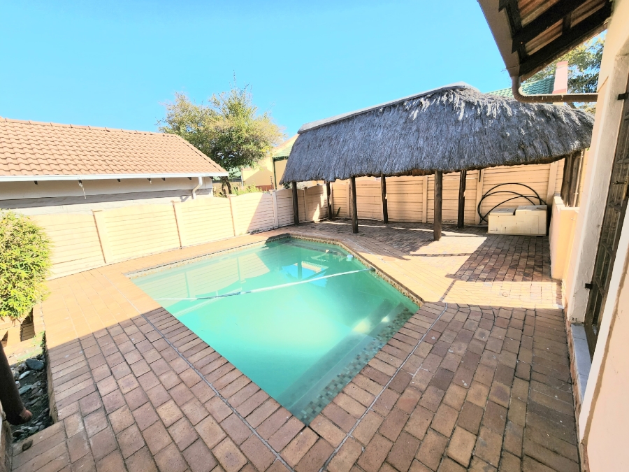 2 Bedroom Property for Sale in Halfway Gardens Gauteng