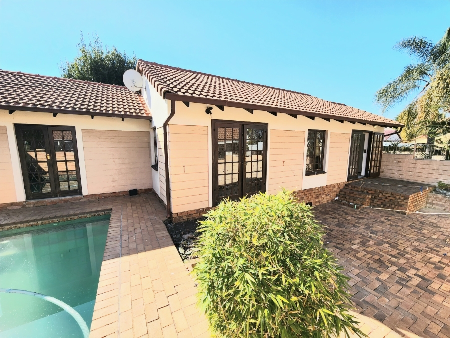 2 Bedroom Property for Sale in Halfway Gardens Gauteng