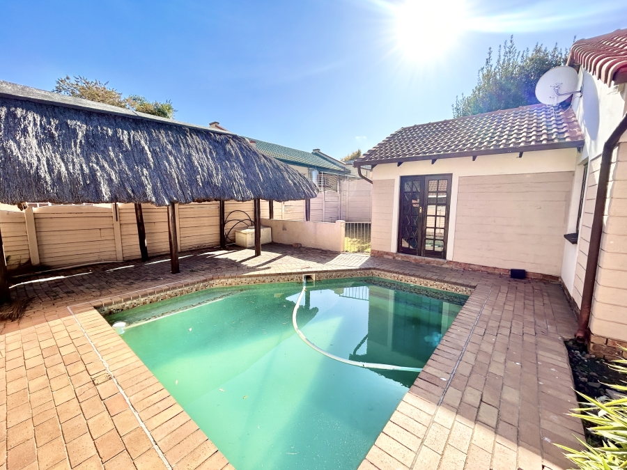 2 Bedroom Property for Sale in Halfway Gardens Gauteng