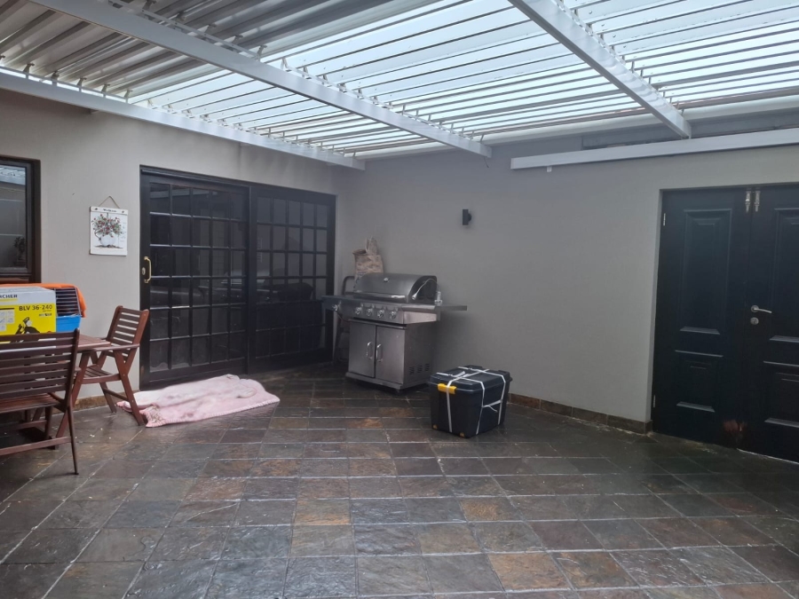 4 Bedroom Property for Sale in Unitas Park Gauteng