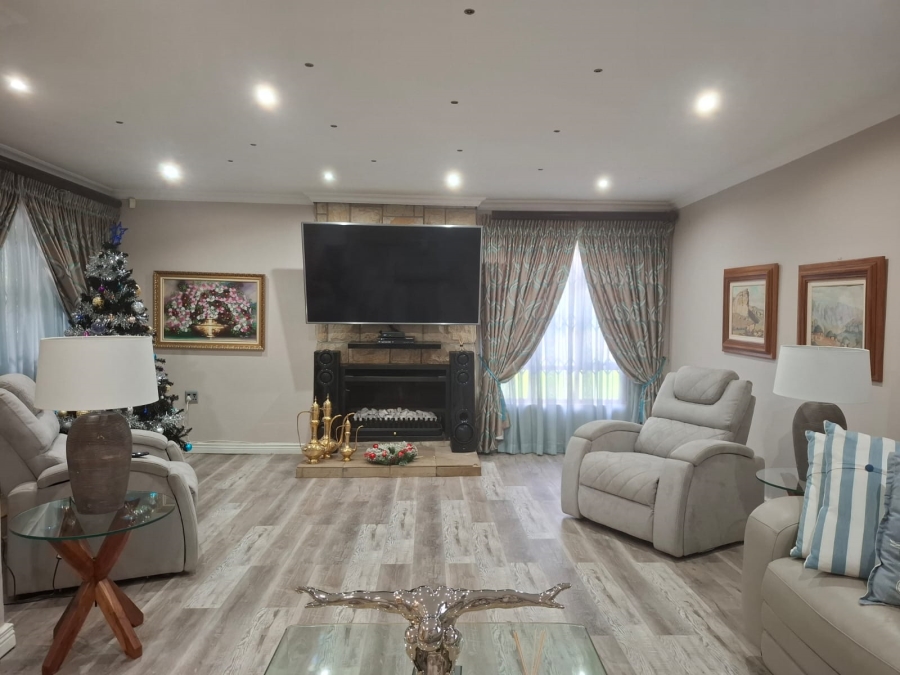 4 Bedroom Property for Sale in Unitas Park Gauteng