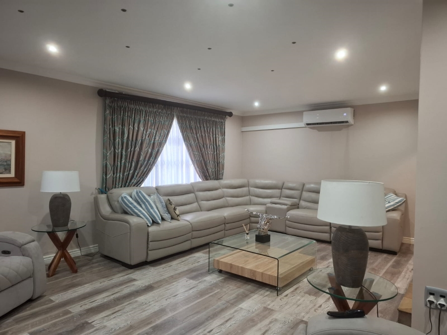 4 Bedroom Property for Sale in Unitas Park Gauteng