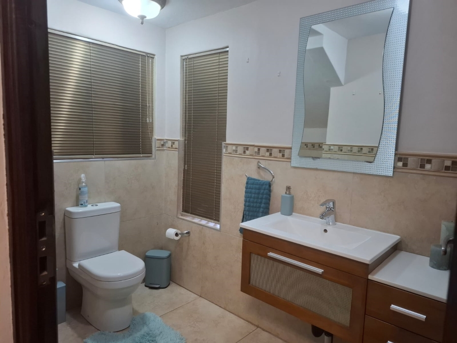 4 Bedroom Property for Sale in Unitas Park Gauteng