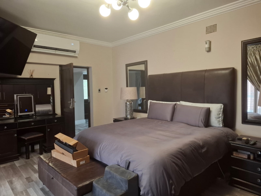 4 Bedroom Property for Sale in Unitas Park Gauteng