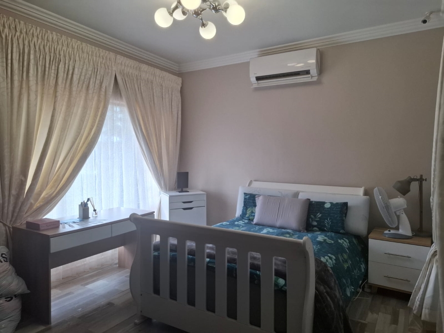 4 Bedroom Property for Sale in Unitas Park Gauteng