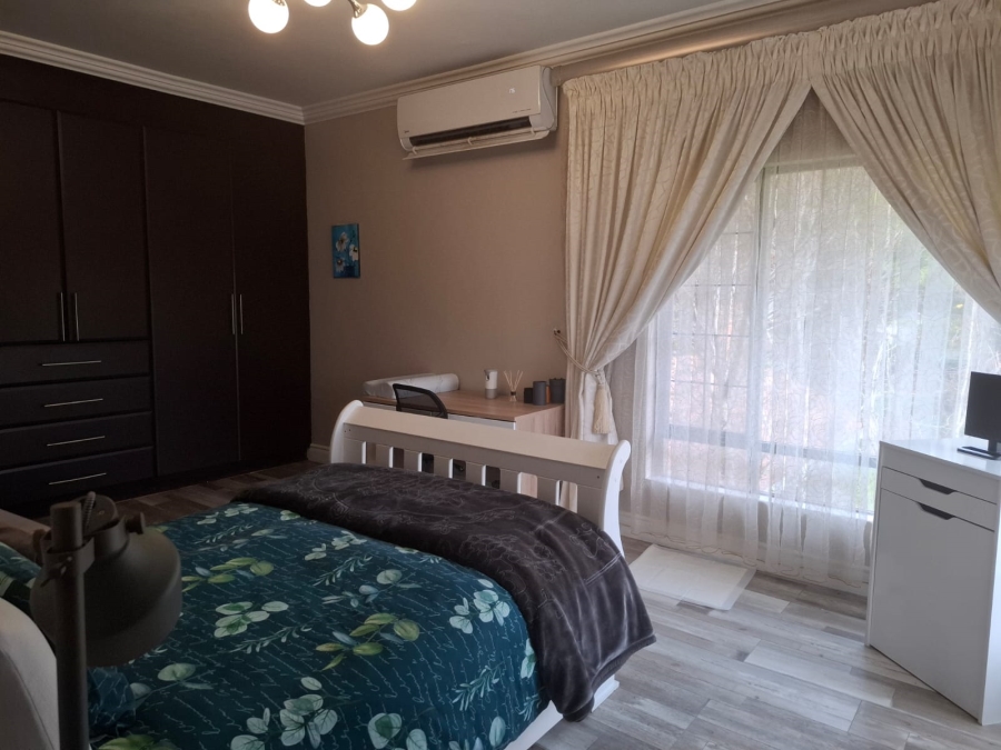 4 Bedroom Property for Sale in Unitas Park Gauteng