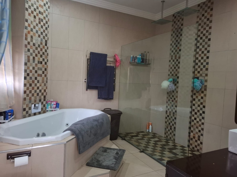 4 Bedroom Property for Sale in Unitas Park Gauteng