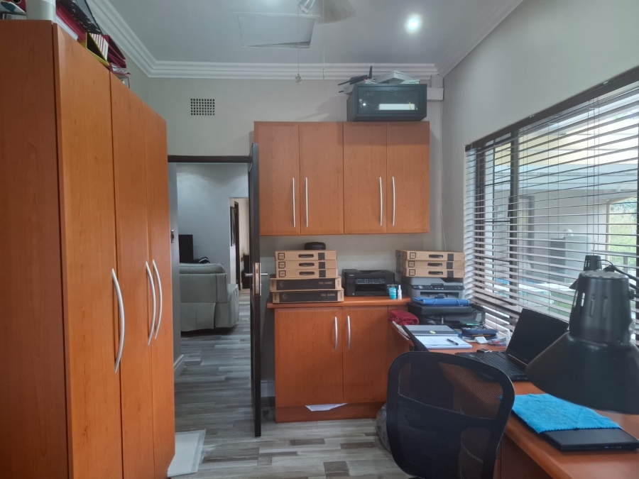 4 Bedroom Property for Sale in Unitas Park Gauteng