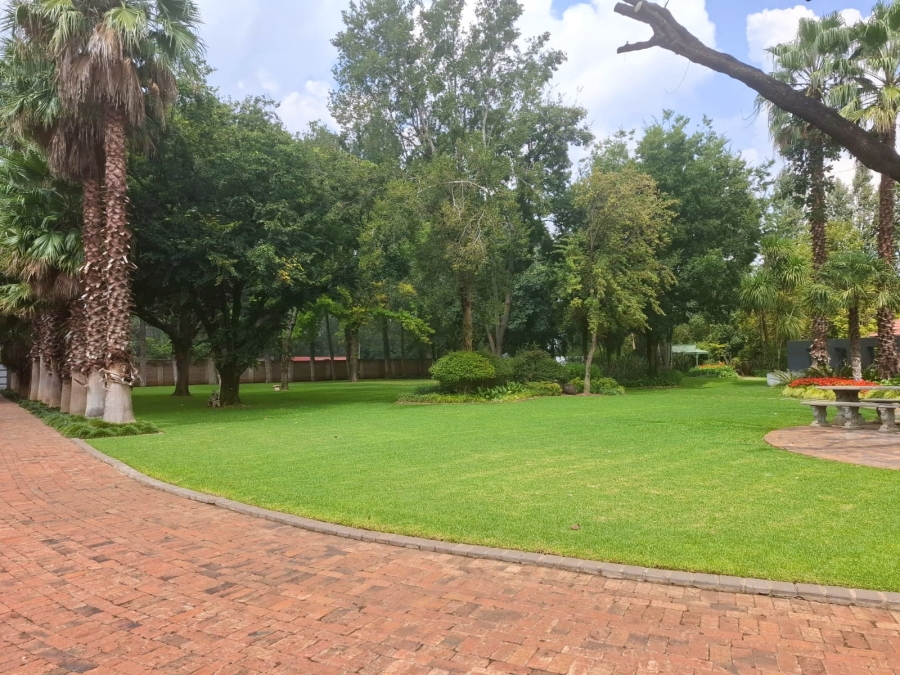 4 Bedroom Property for Sale in Unitas Park Gauteng