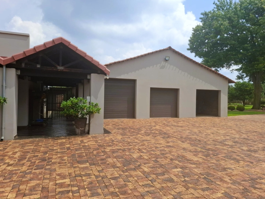 4 Bedroom Property for Sale in Unitas Park Gauteng